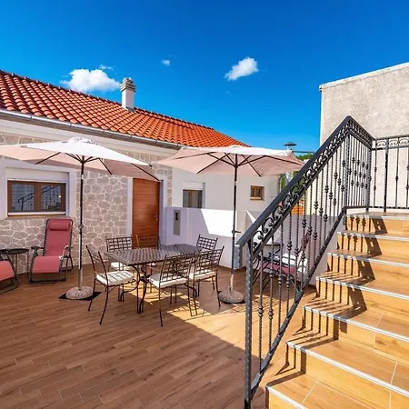 Apartment Luci - 40 M From Sea