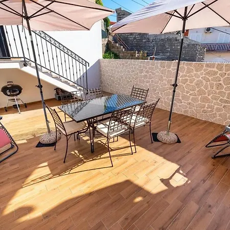 Apartment Luci - 40 M From Sea Apartmán