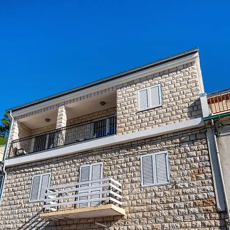 Apartment Luci - 40 M From Sea Apartmán *