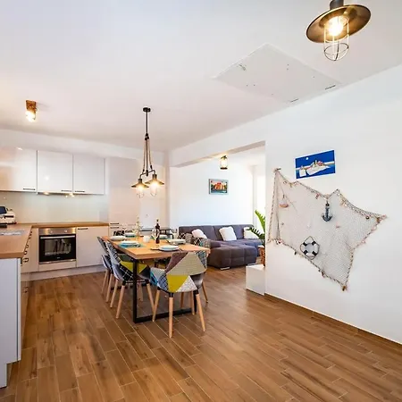 Apartment Luci - 40 M From Sea