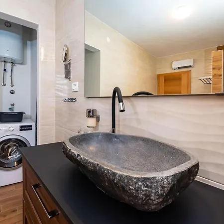 Apartment Luci - 40 M From Sea Apartman