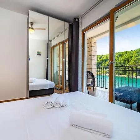 Apartment Luci - 40 M From Sea * Novigrad (Dalmatia)